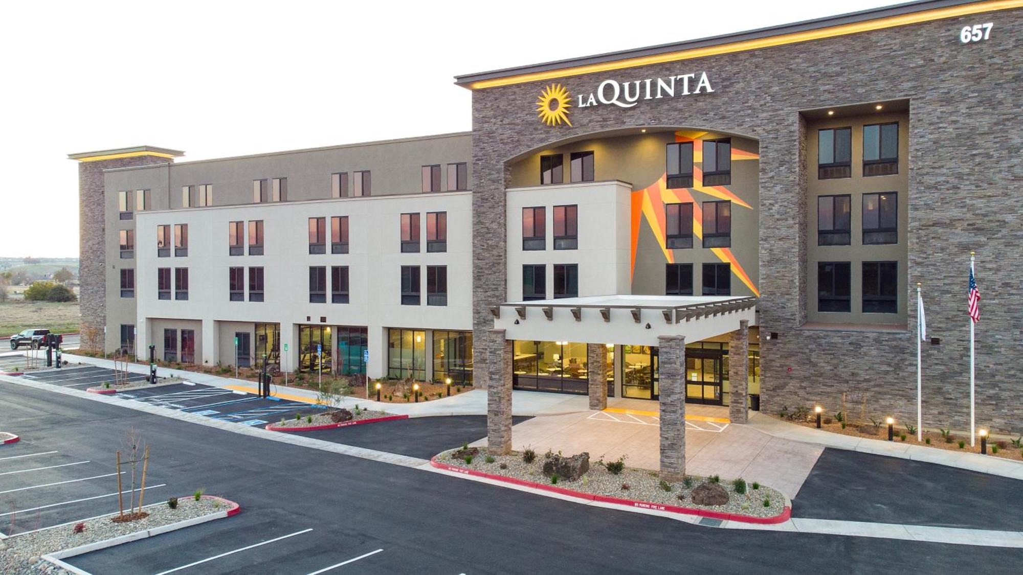 La Quinta Inn And Suites By Wyndham Lincoln Extérieur photo